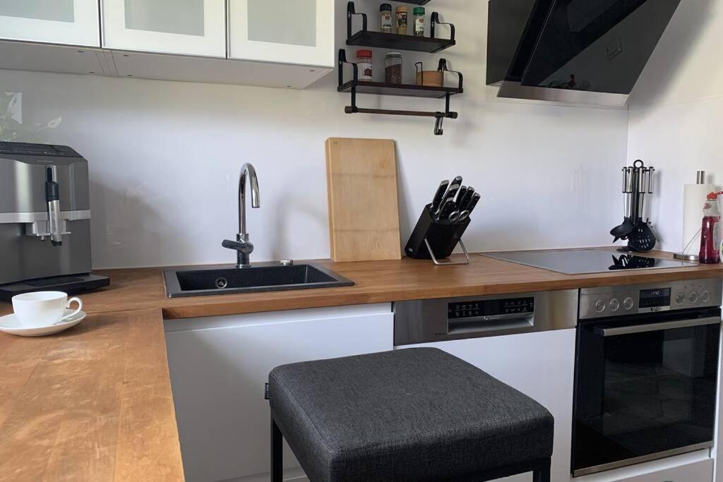 Gemuetliche 3 Zimmer Wohnung Mit Grosszuegiger Terrasse Im Gruenen Reutlingen Exteriér fotografie
