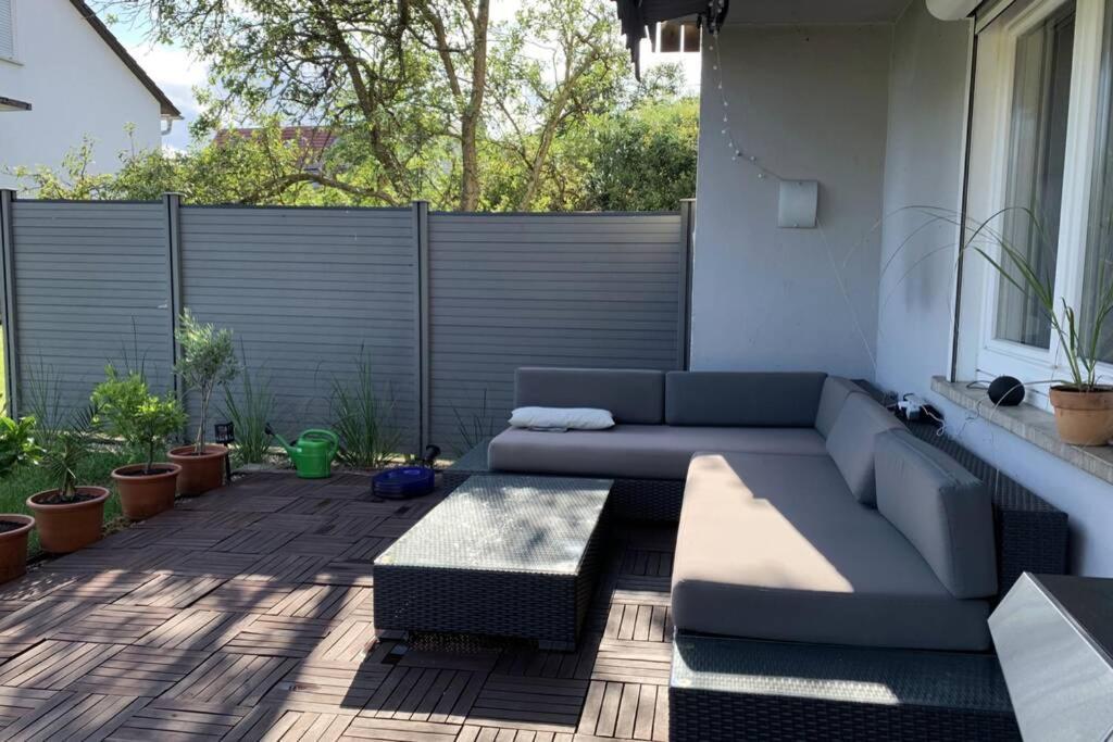 Gemuetliche 3 Zimmer Wohnung Mit Grosszuegiger Terrasse Im Gruenen Reutlingen Exteriér fotografie